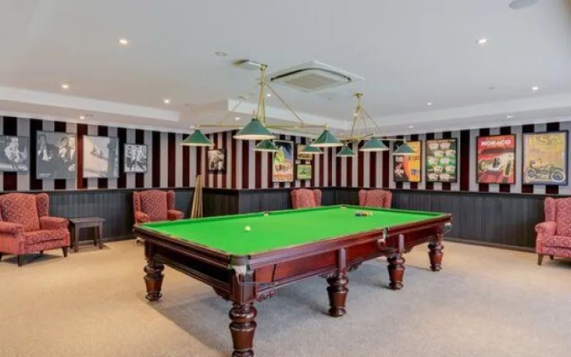 Pool table